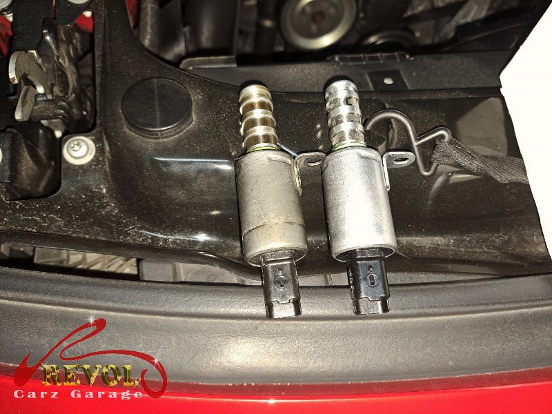 The new genuine BMW-spec VANOS solenoid ready to fit, the oil feed screen cleaned.