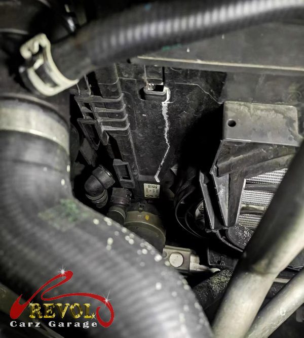 Pressure test on the BMW 520i cooling system finding the radiator leak.