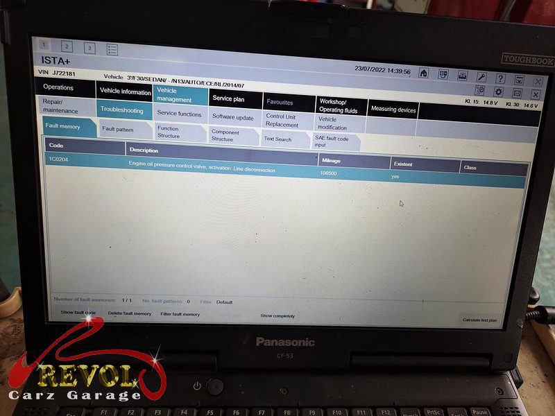 Diagnostics on the BMW 316i showing the oil pressure fault codes.