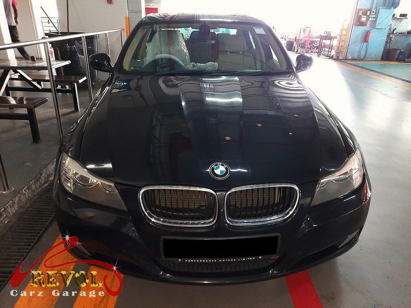 BMW 318i parked at the workshop, in for front shock absorber inspection.