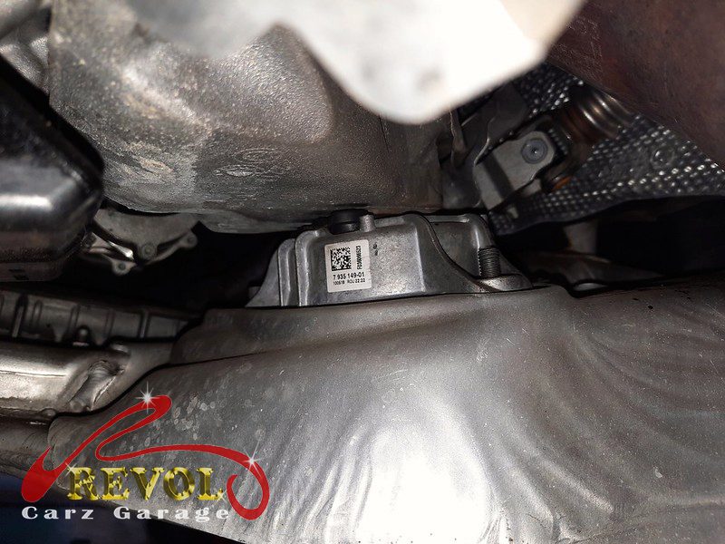 The gearbox mount removed showing the play under load.