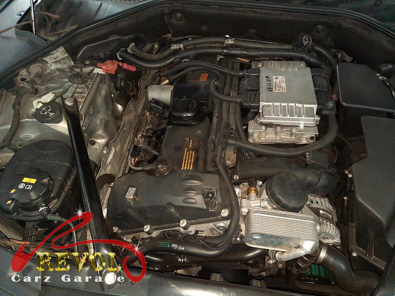 The oil weep traced to the valve cover seal on the BMW 730i.