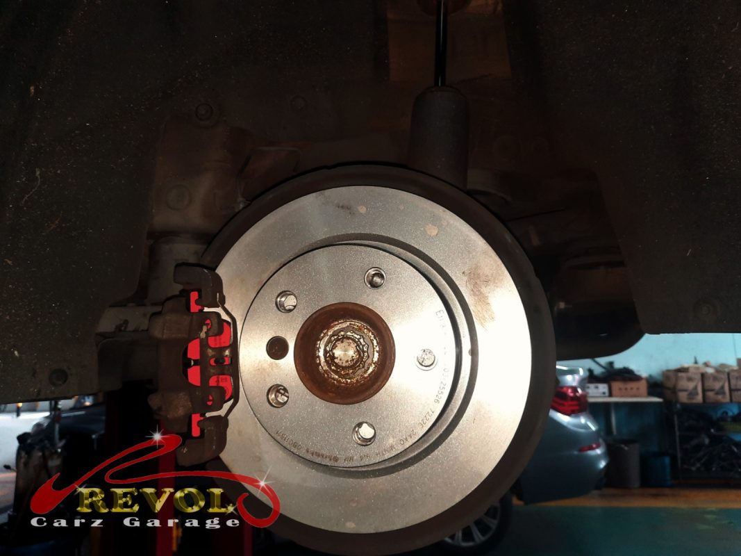The new BMW-spec rotors and pads ready to fit.