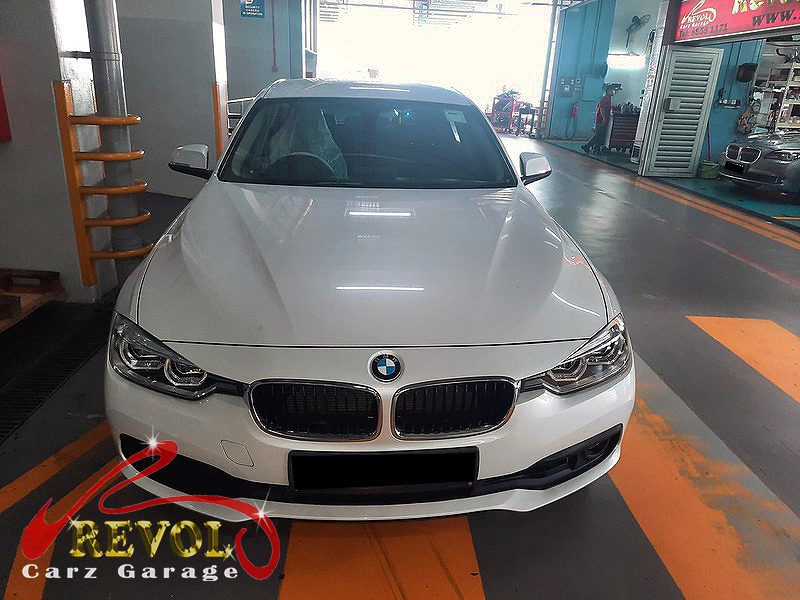 BMW 318i parked at the workshop, in for a battery replacement.