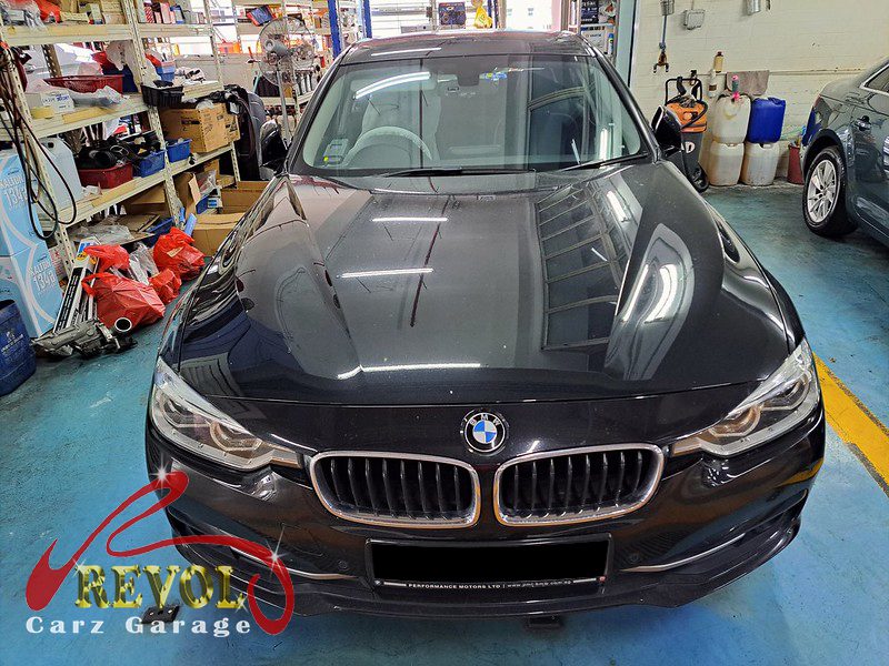 BMW 318i parked at the workshop, in for misfire diagnosis.