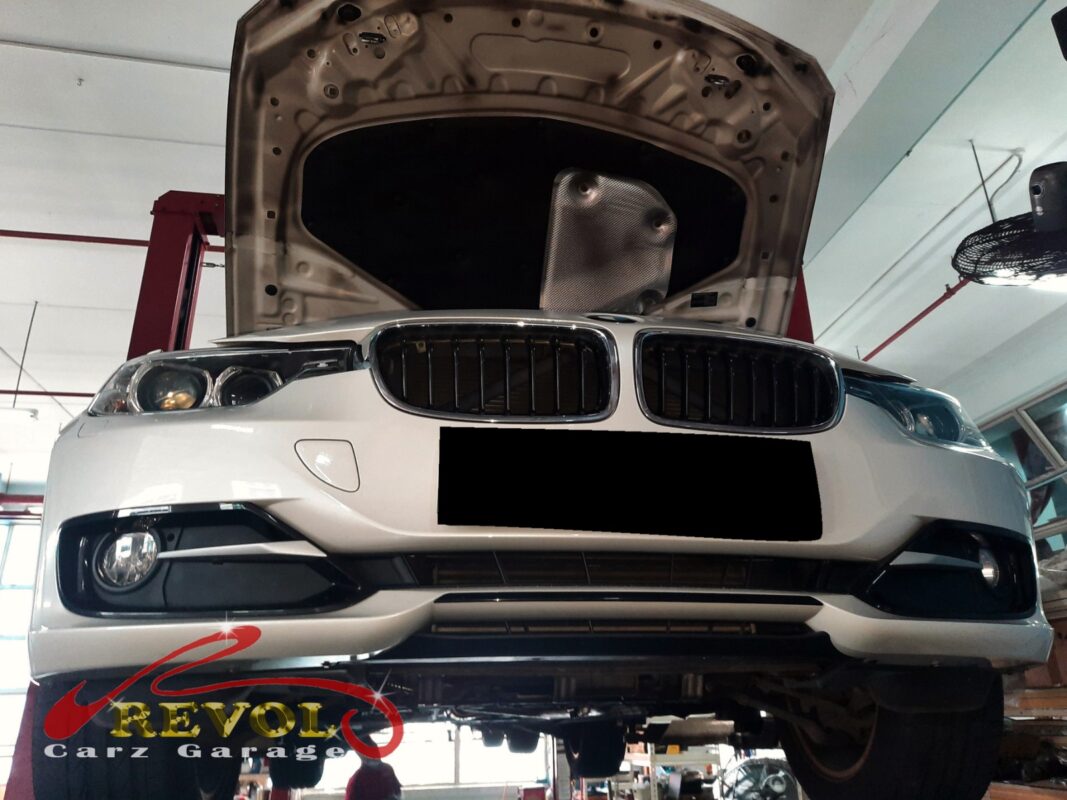 Oil traces around the flywheel area at the back of the BMW 316i's engine.
