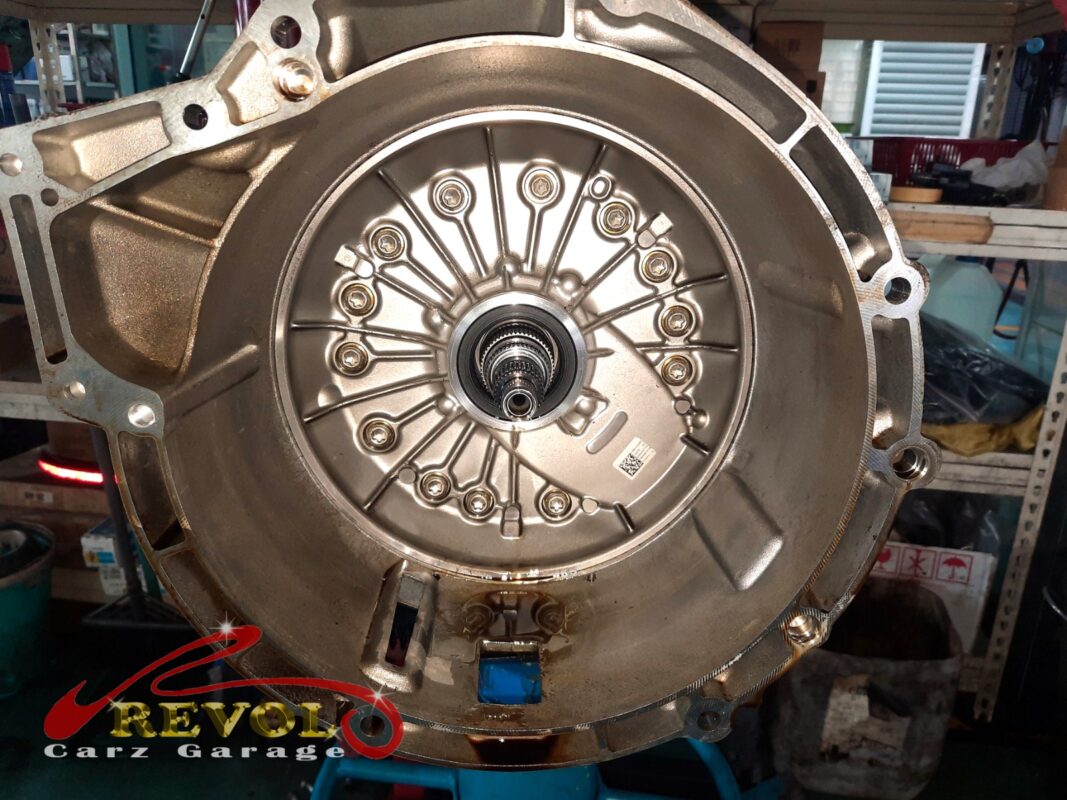 The new BMW-spec flywheel oil seal fitted.