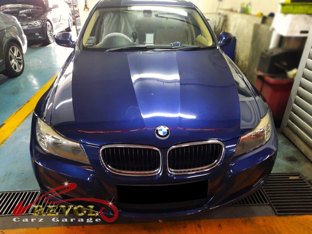 BMW 318i parked at the workshop, in for an oil sump gasket repair.