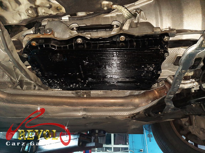 The gearbox dropped to reach the flywheel.