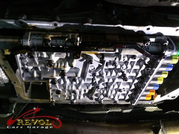 The 740i and its old mechatronic unit removed.