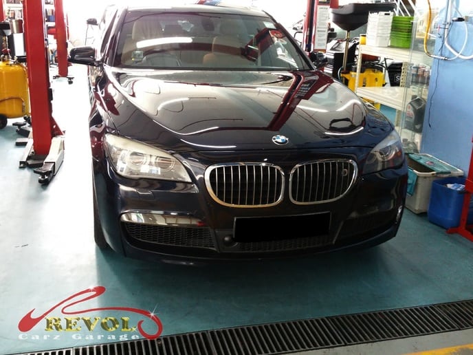 The new and the used BMW mechatronic side by side.