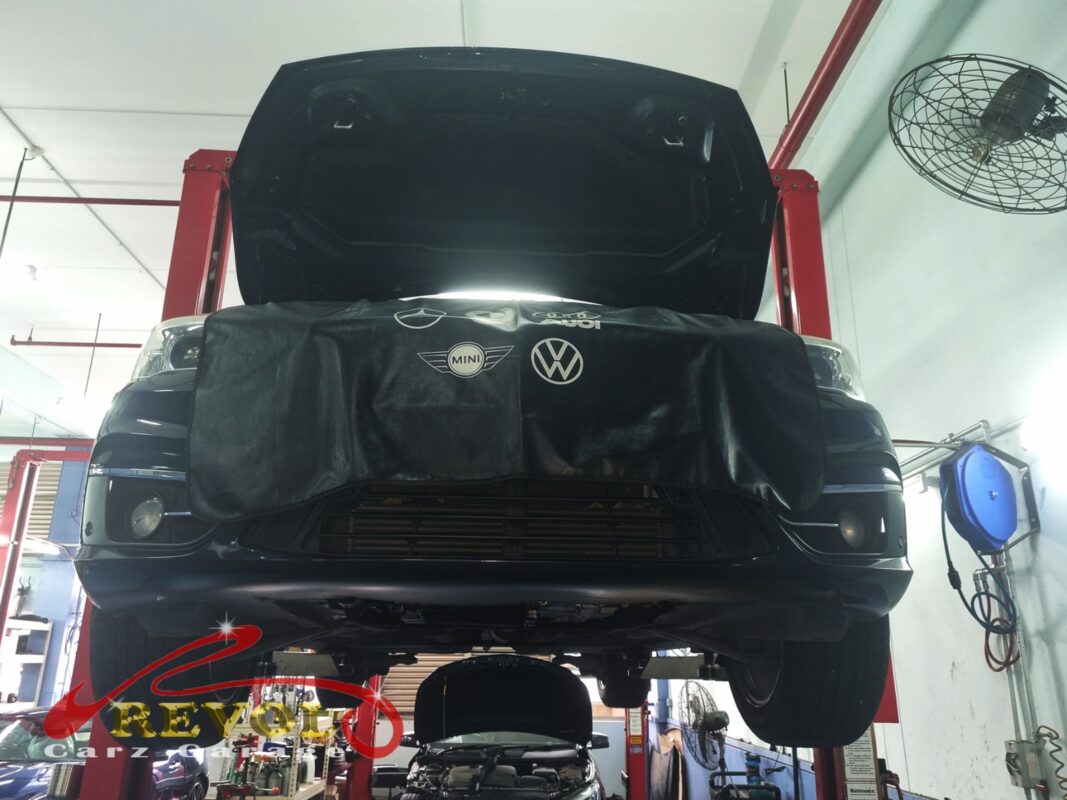 Coolant traces around the water pump housing on the BMW 216d.