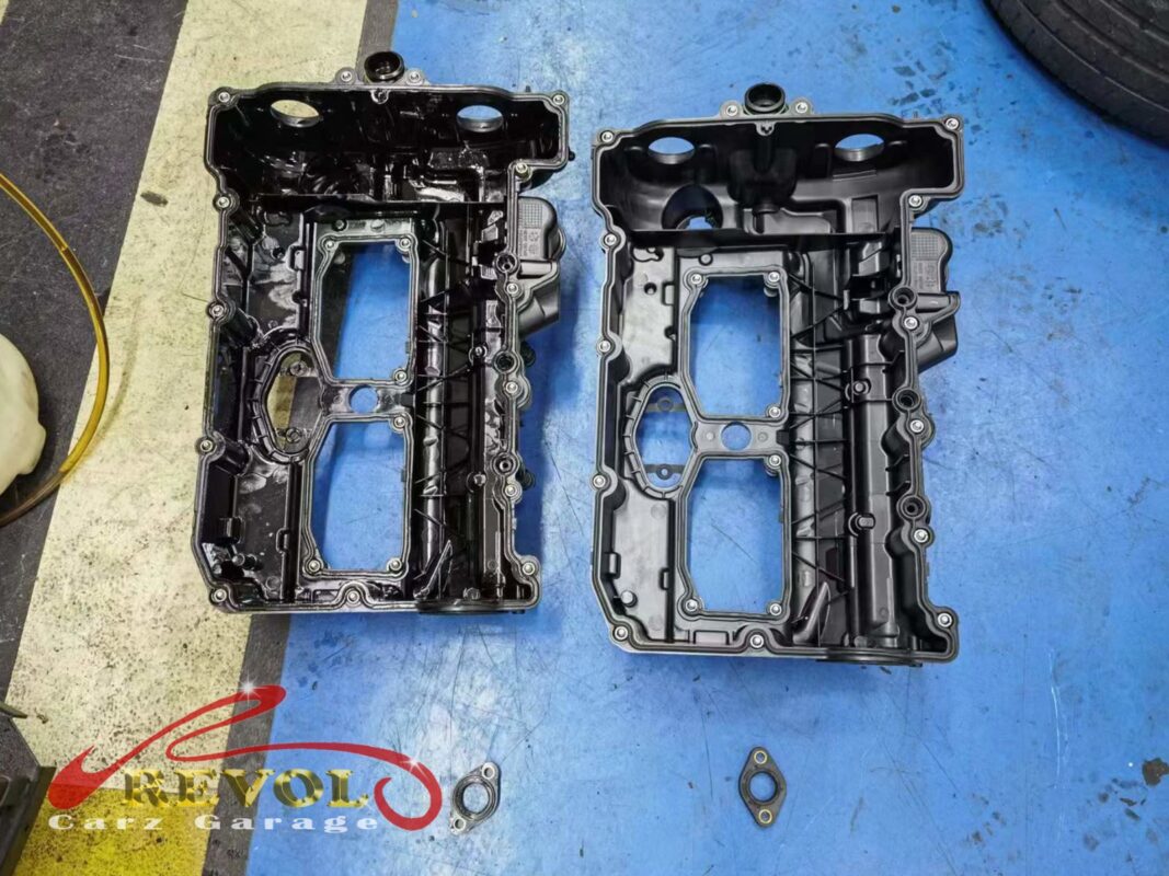 The new BMW-spec valve cover and gasket ready to fit.