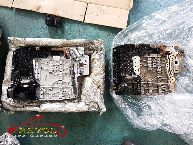 The components inside the gearbox professionally dismantled.