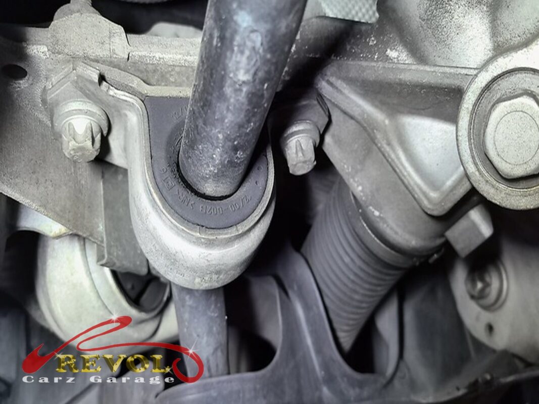 The anti-roll bar passing through its mounting bracket, the rubber bush around it cracked and squashed out of shape.