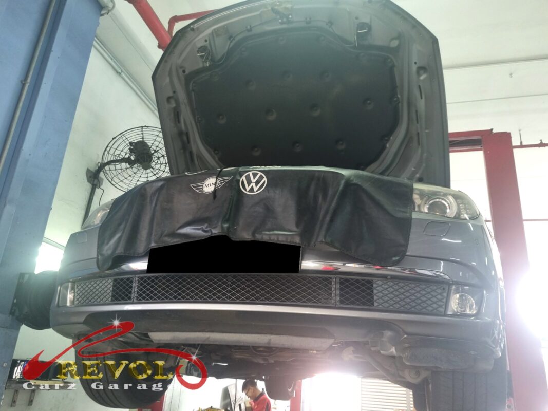 The 730Li up on the two-post lift, in for the oil leak at the bellhousing.