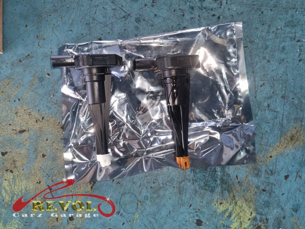 The old oil level sensor (right) beside the new BMW-spec replacement (left).
