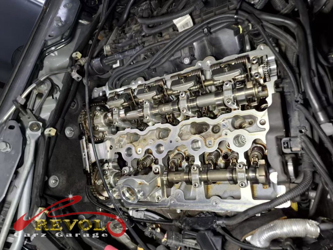 The valve cover off, the camshafts and valvetrain exposed, the head face ready for the new cover.