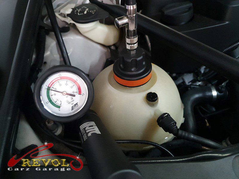 The pressure test on the BMW 520i cooling system bringing the leak out.