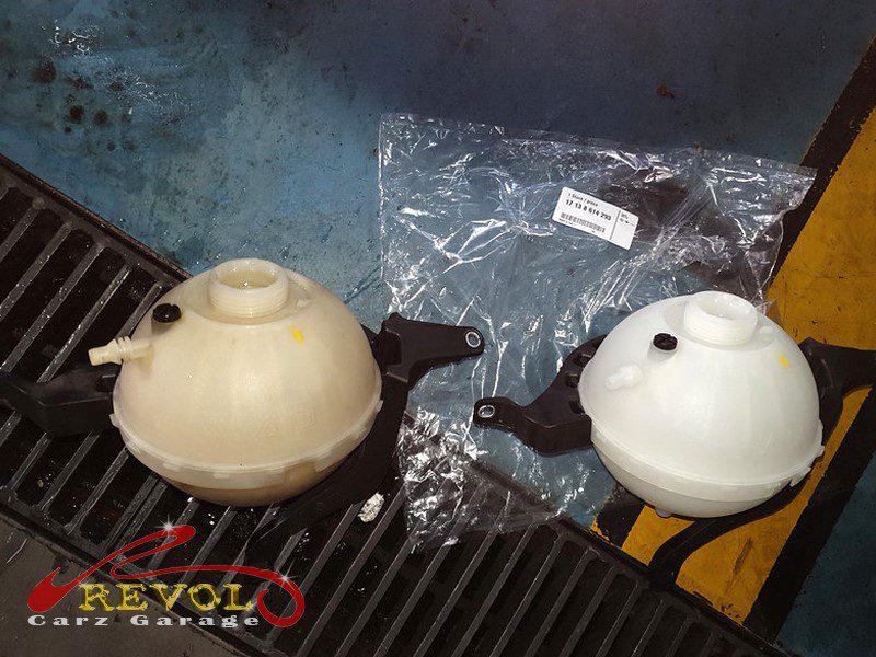 The new genuine BMW-spec expansion tank and cap ready to fit.