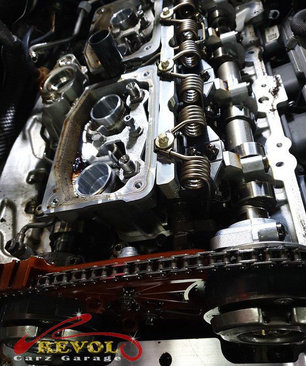 The oil-fouled spark plugs removed from the engine.