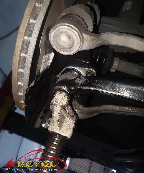 The new control arms installed on the front end.