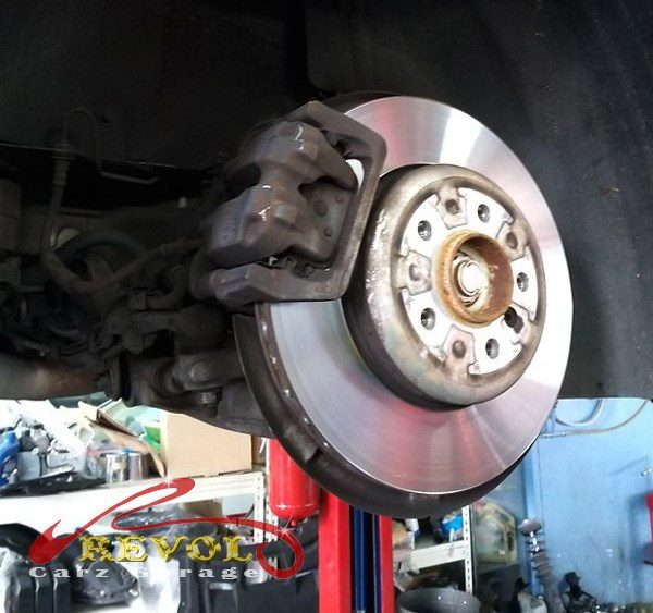 The front suspension investigation finding the worn anti-roll bar drop links.