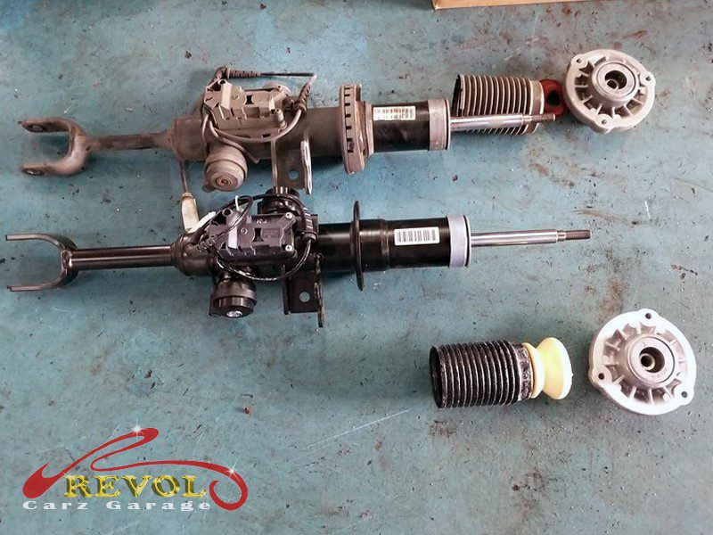 The old worn drop links removed, ball joints loose.