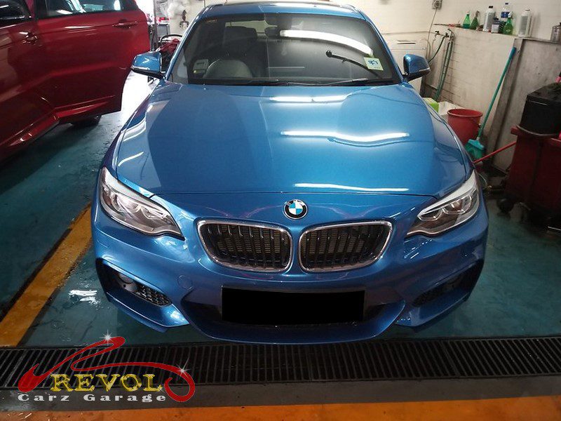 The new genuine BMW battery fitted, ready to register with IBS.