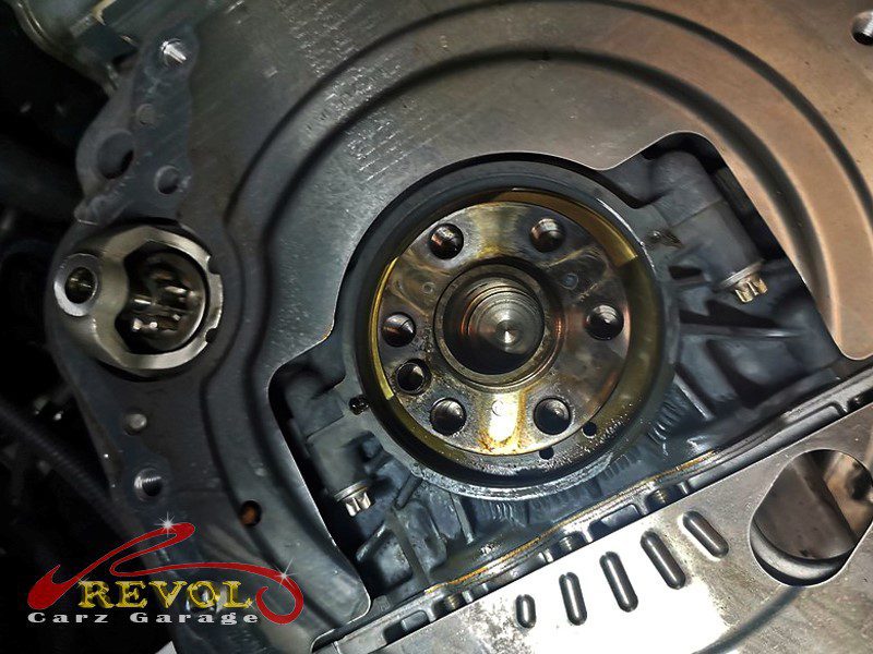 The new genuine BMW-spec oil filter housing gasket ready to fit.