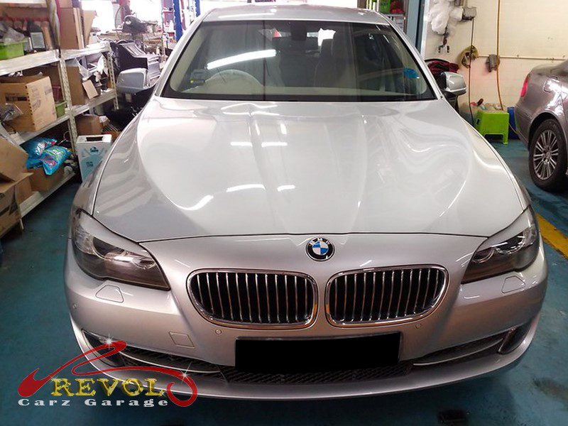 BMW 520i parked at the workshop, in for door handle replacement.