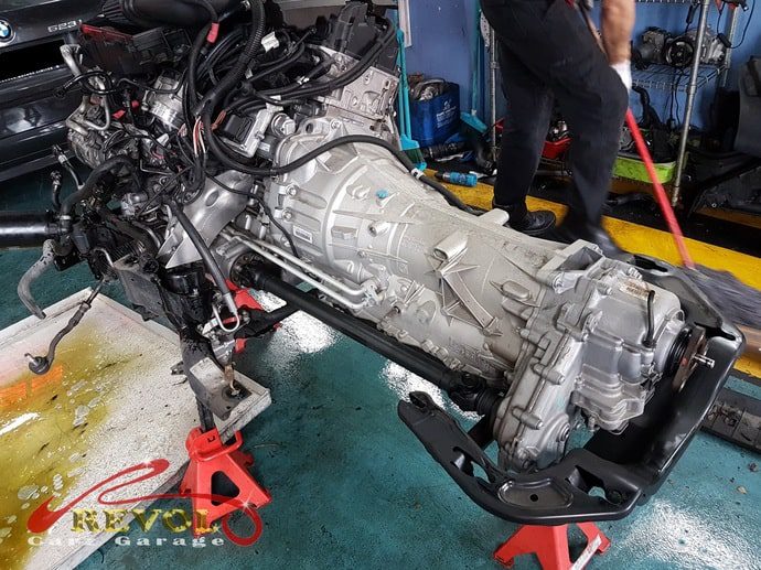 The X5 gearbox set aside while the engine comes out.