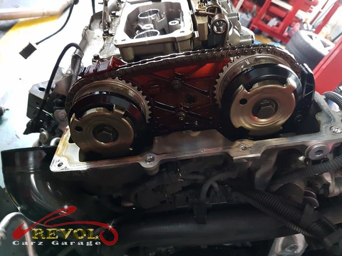The N55 timing chain exposed during the strip-down.
