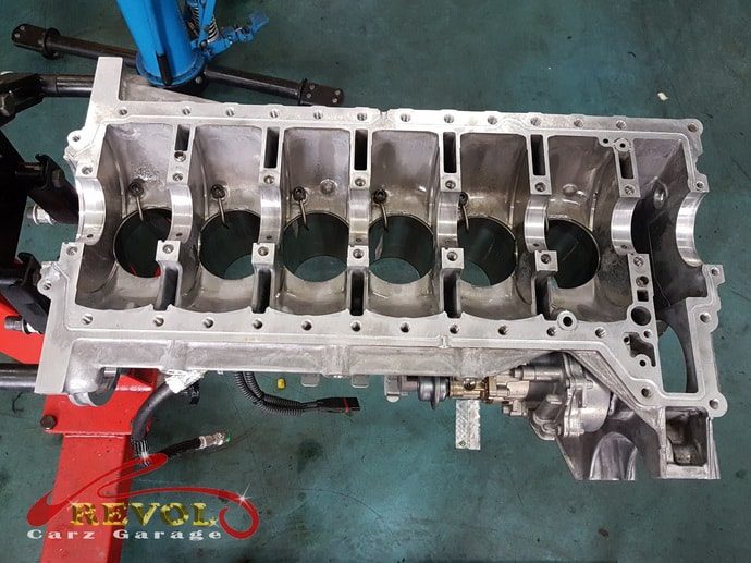 The new genuine BMW-spec oil pump ready to fit.