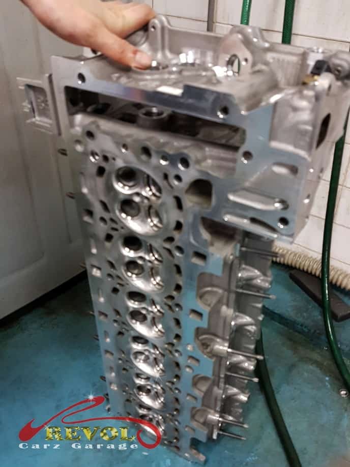 A new timing chain set and the renewed internals ready for reassembly.