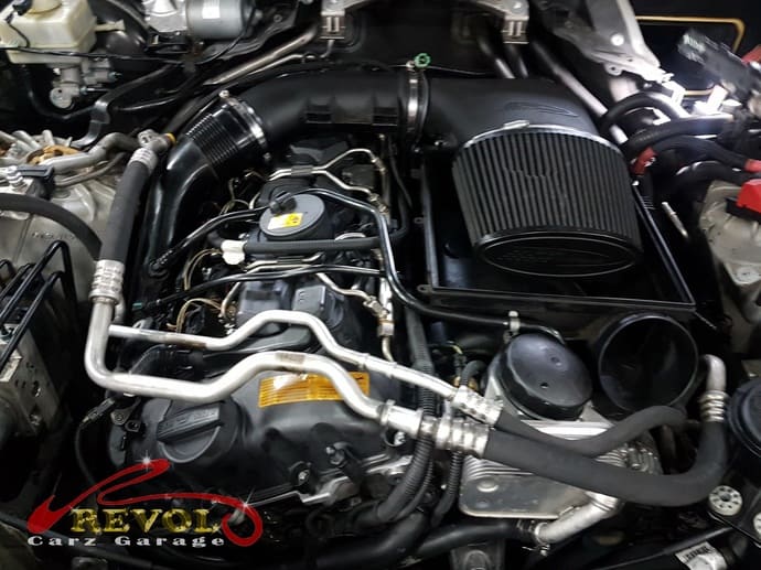 The rebuilt engine refitted to the X5 and the timing set.