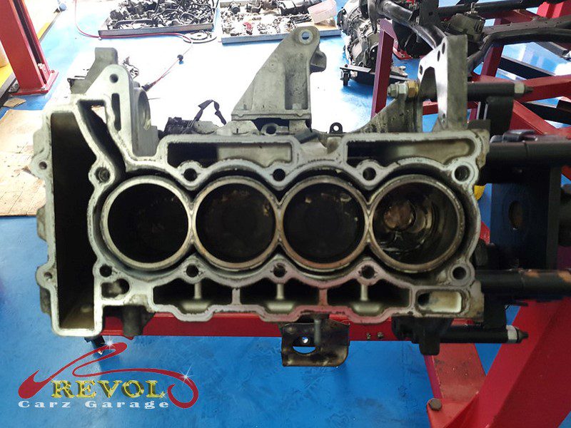 The new gaskets and seals going in throughout.
