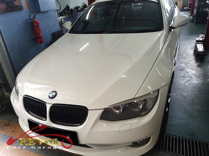 BMW 320i parked at the workshop, in for a power steering leak diagnosis.