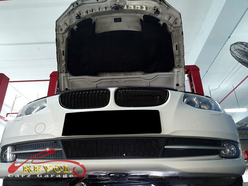 The leak traced to the power steering reservoir O-ring on the BMW 320i.