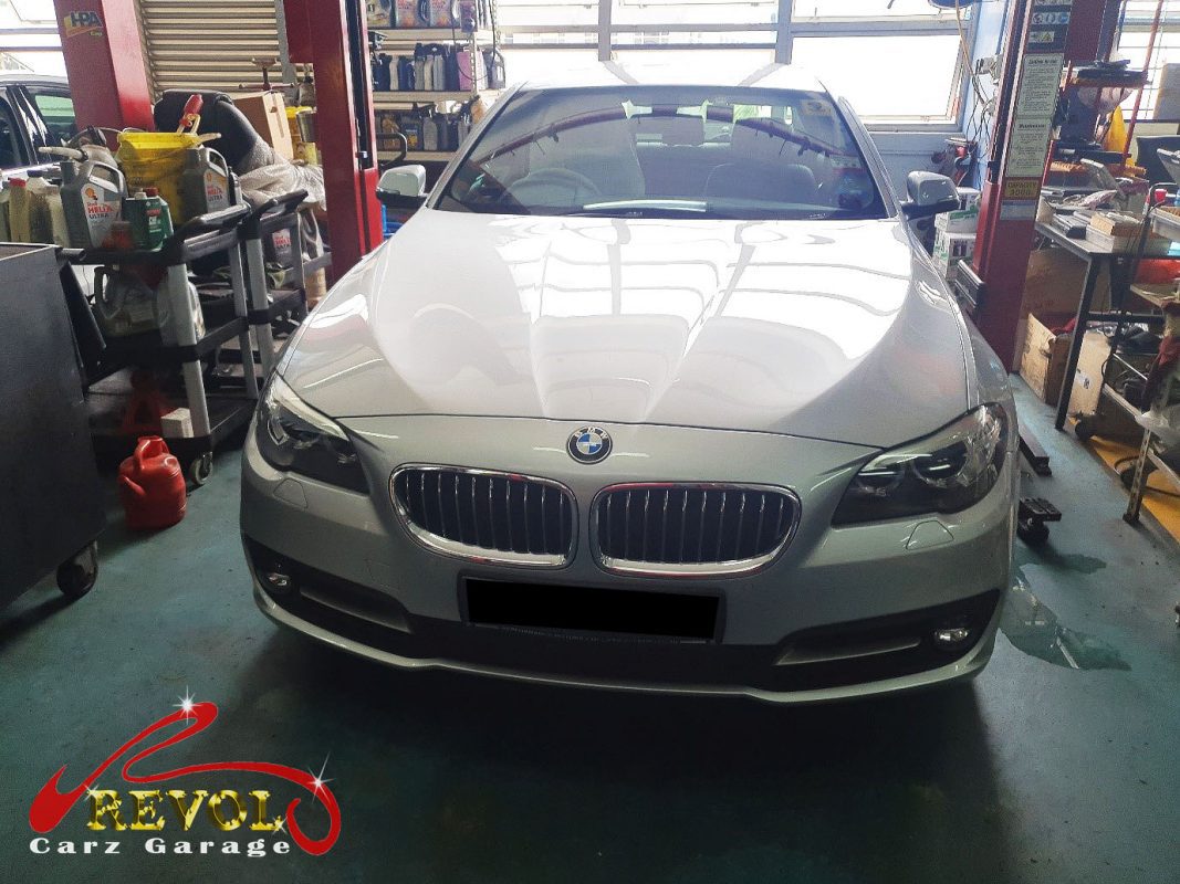 BMW 520i parked at the workshop, in for an oil leak diagnosis.