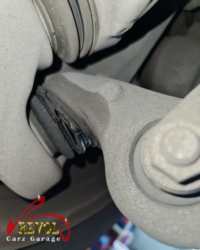 The old worn anti-roll bar drop links removed, ball joints loose.