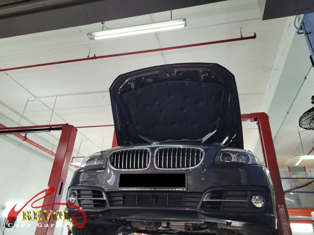 Pressure test on the BMW 528i cooling system finding the radiator leak.