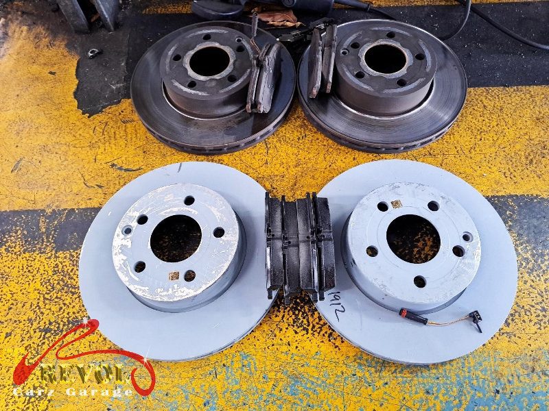 The new genuine Mercedes-spec front discs and pads ready to fit.