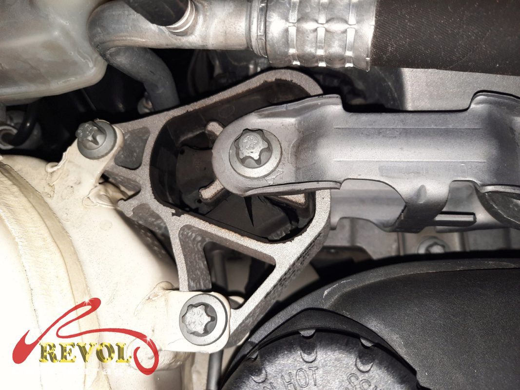 The worn engine mount with cracked rubber flagged on the inspection of the Mercedes-Benz CLA180.