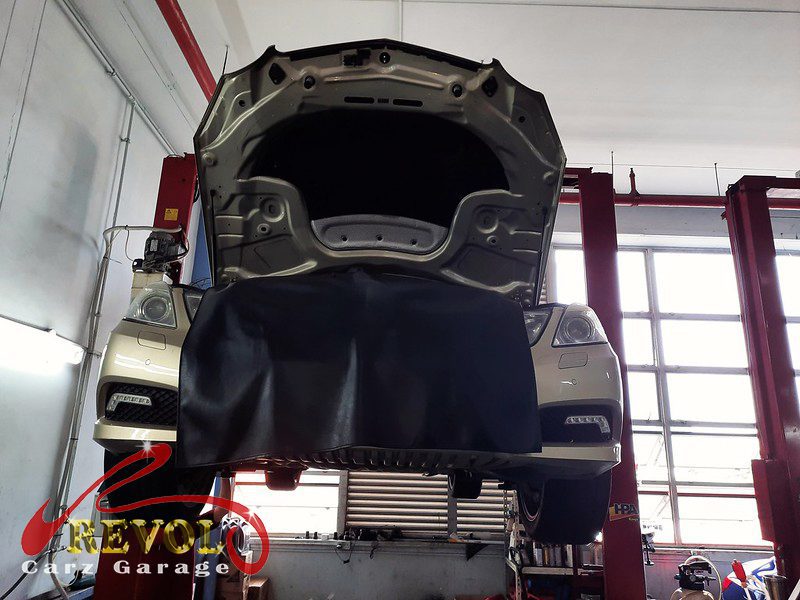 The old transmission fluid drained from the Mercedes-Benz E250.