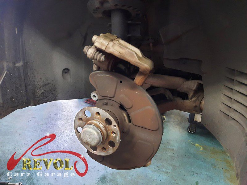 The old front discs removed alongside the new set.