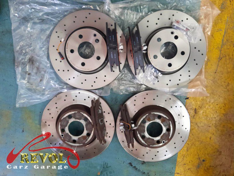 The new Mercedes-spec front discs and pads ready to fit.