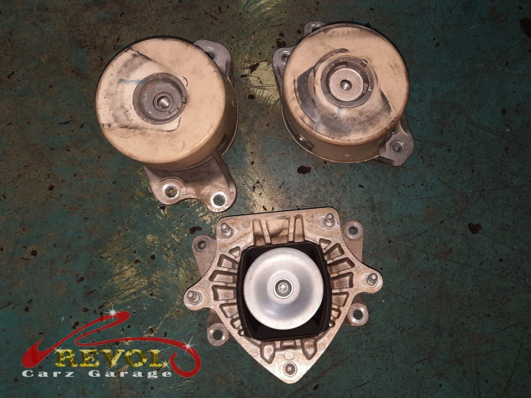 The gearbox mount removed showing the play under load.