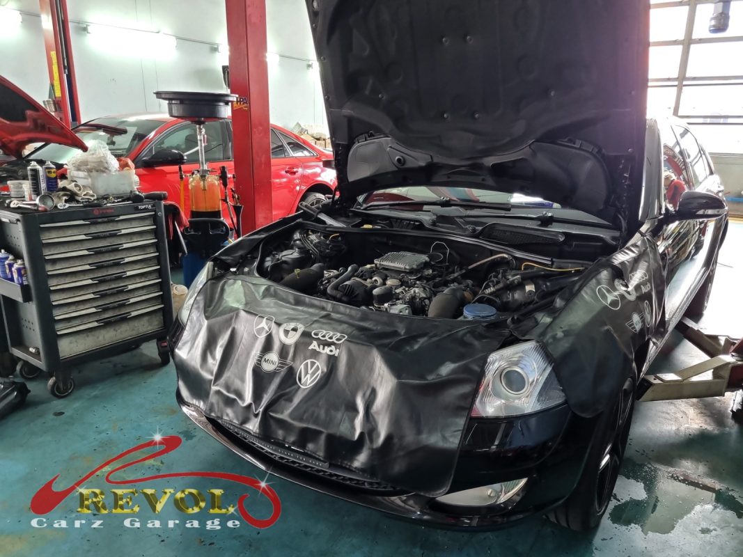 The engine oil and filter changed on the Mercedes-Benz S350L.