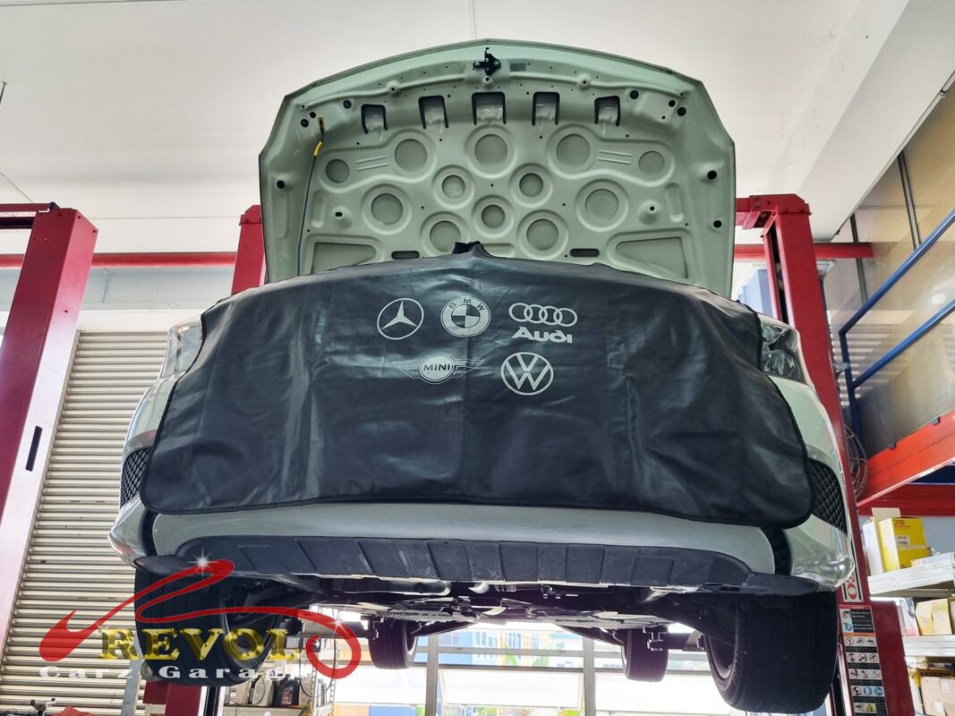 Oil traces around the sump area on the Mercedes-Benz A180.